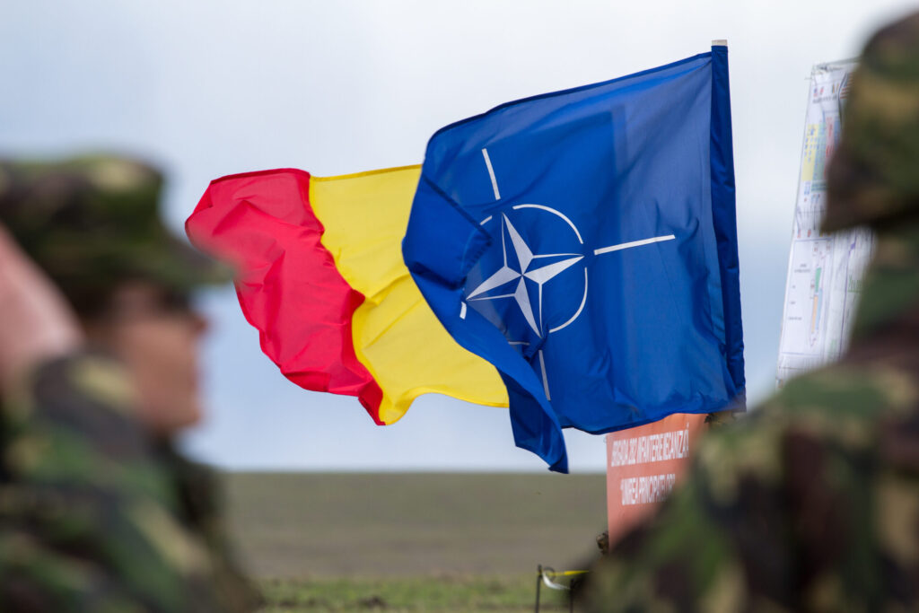 steagul României și NATO