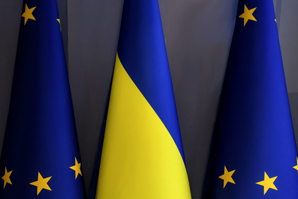 Steagurile UE și Ucraina