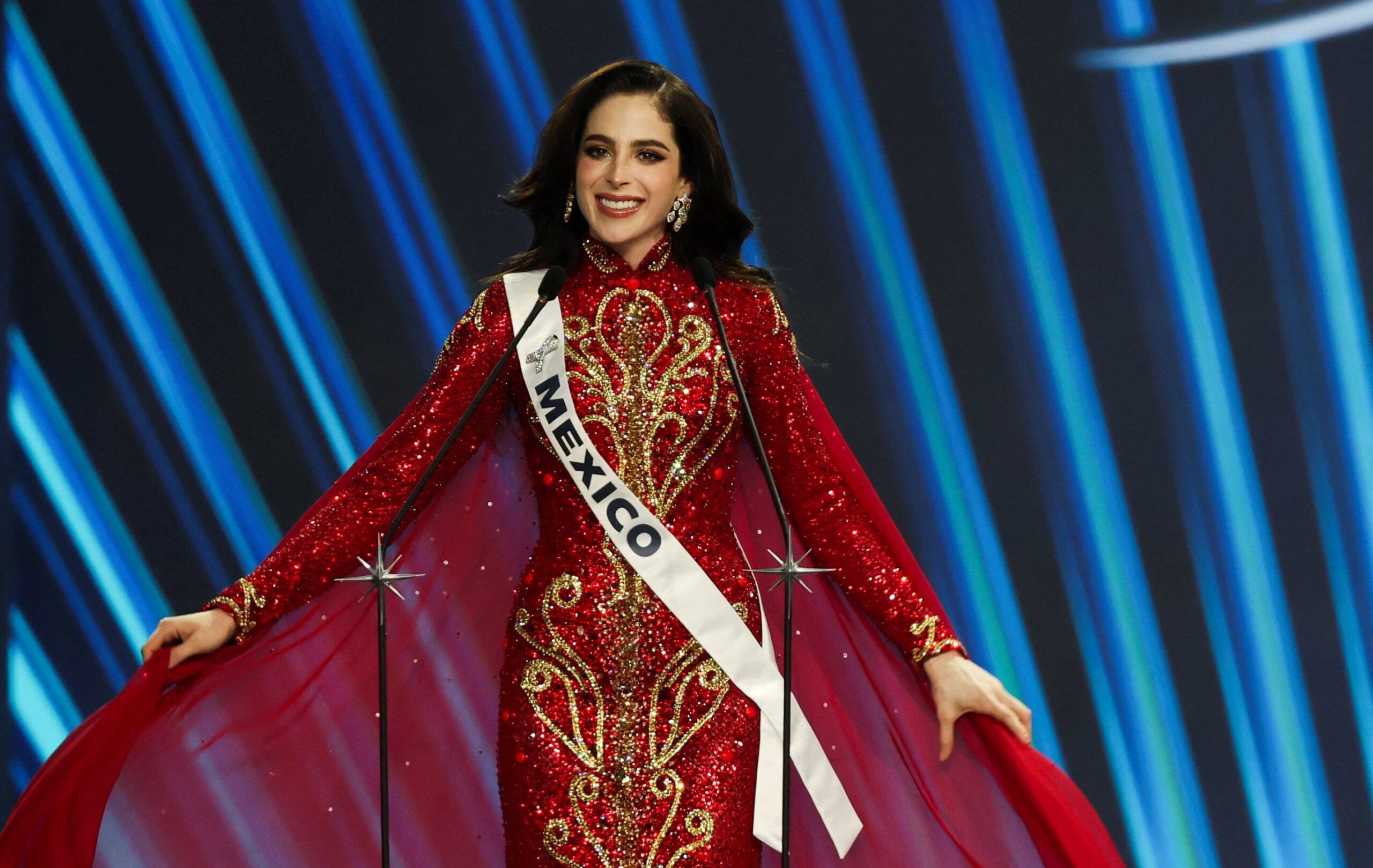 fatima bosch ce a castigat miss universe 2025, cu o rochie rosie
