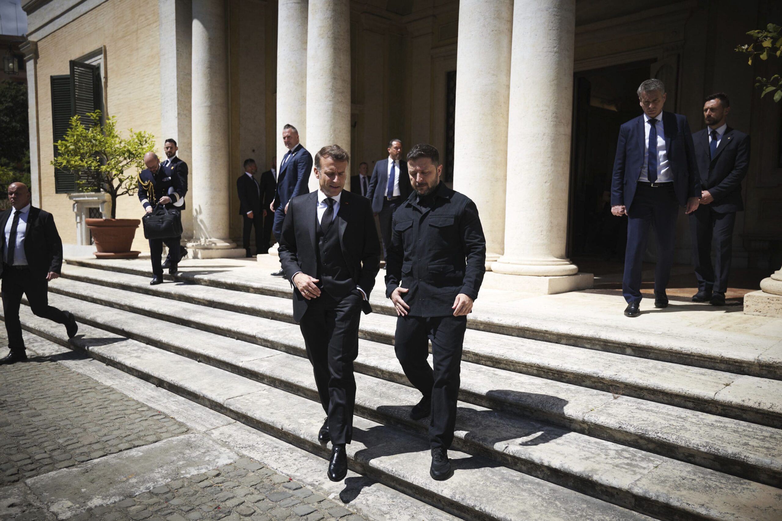 Macron și Zelenski