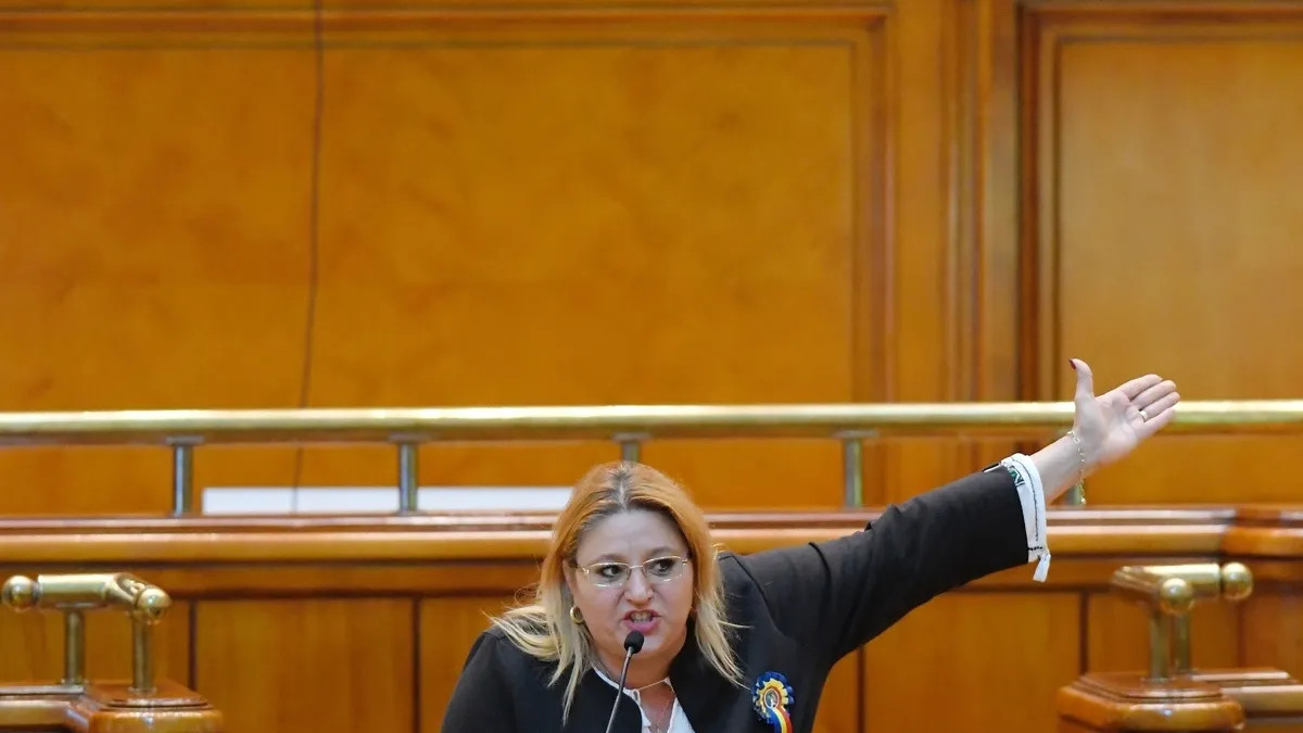 SOS iese din Senat - Șoșoacă decide excluderea a 3 membri