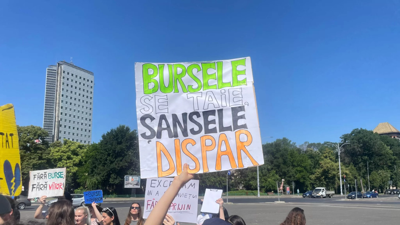 Studenții români protestează