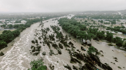 Texas lovit de inundații - 27 de copii încă sunt dispăruți