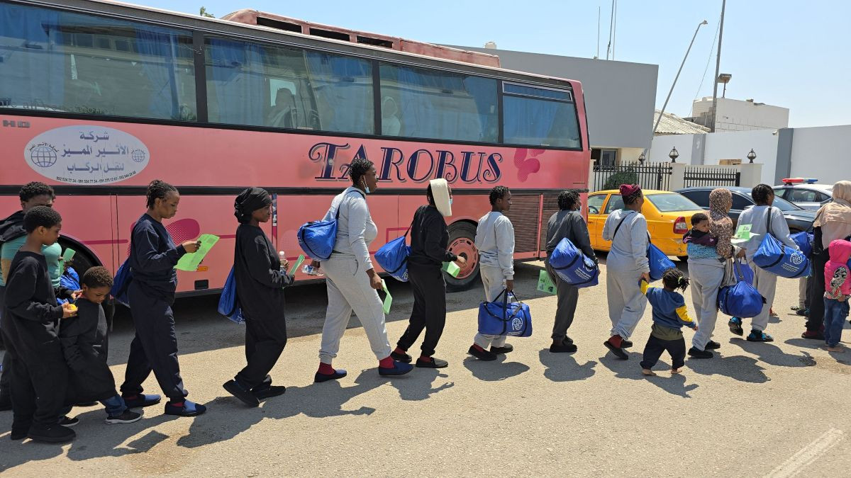 România a oprit un autobuz bulgar cu migranți din Irak și Siria