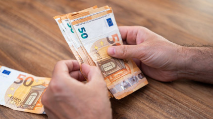 Care țări au cele mai mari și cele mai mici salarii din Europa. Unde se află România
