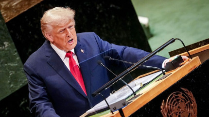 După Vladimir Putin Donald Trump se întâlnește și cu Volodomir Zelenski. Când are loc întrevederea