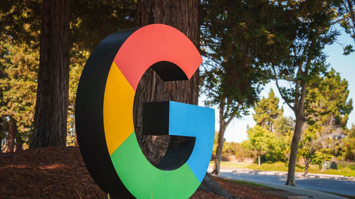 Google a fost amendată cu 30 de milioane de euro. De unde a pornit totul