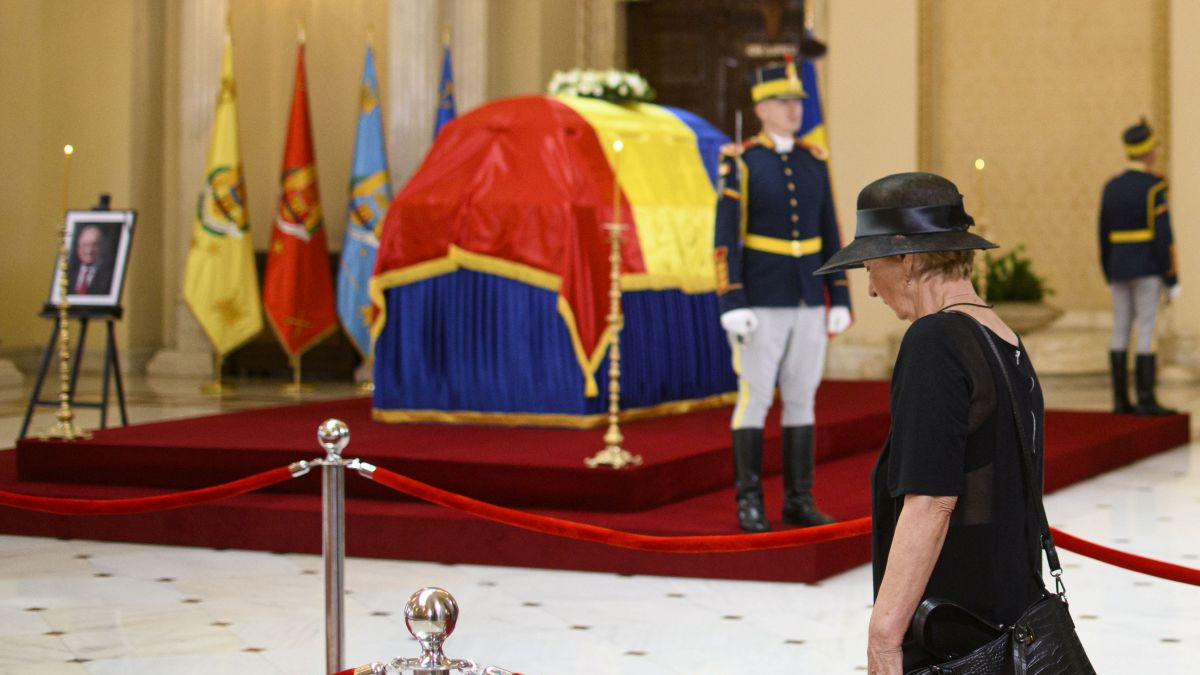 Fostul lider al PSD a fost la mormântul lui Ion Iliescu. De ce a lipsit de la funeralii  Alte absențe notabile | VIDEO