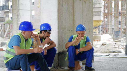 Care este numărul mediu de ani pe care europenii îl petrec la locul de muncă. Situația din România