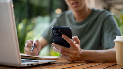 Cum să previi supraîncălzirea telefonului pe durata verii când căldurile sunt puternice