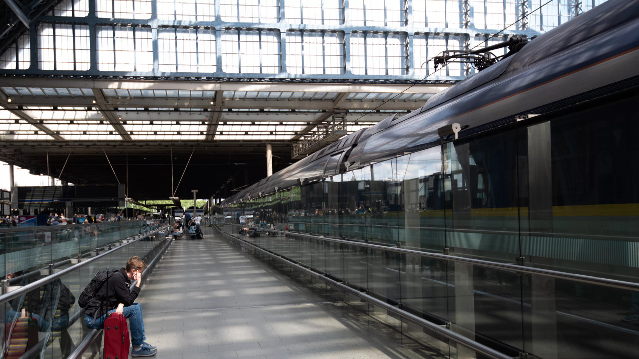 Haos în mijlocul verii pe ruta Paris - Londra. Traficul feroviar al trenurilor de mare viteză a fost oprit ore în șir