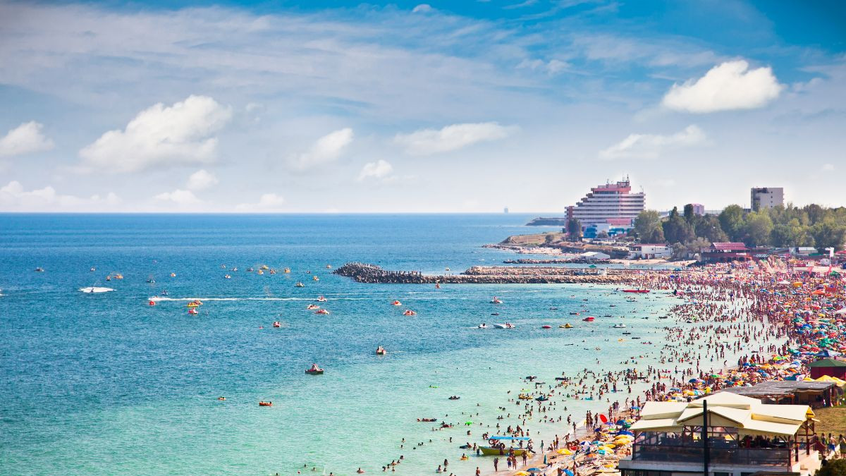 Peste 90 dintre contravenienții care parchează ilegal pe plajele de pe coasta nordică a Mării Negre din Bulgaria sunt turiști români