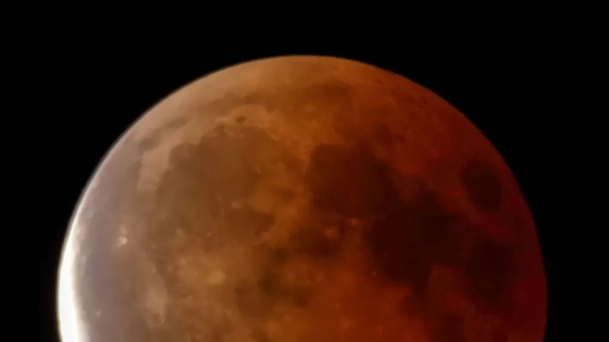 Eclipsa totală de Lună în septembrie vizibilă din România. Ce trebuie să știi despre fenomen
