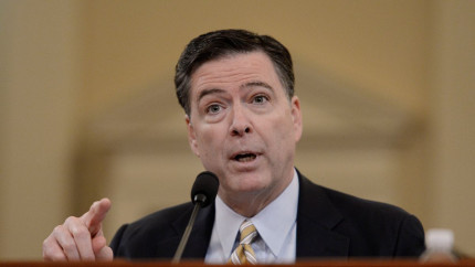 Cine este James Comey fostul director al FBI pus sub acuzare pentru două infracțiuni. În 2017 Donald Trump l-a concediat