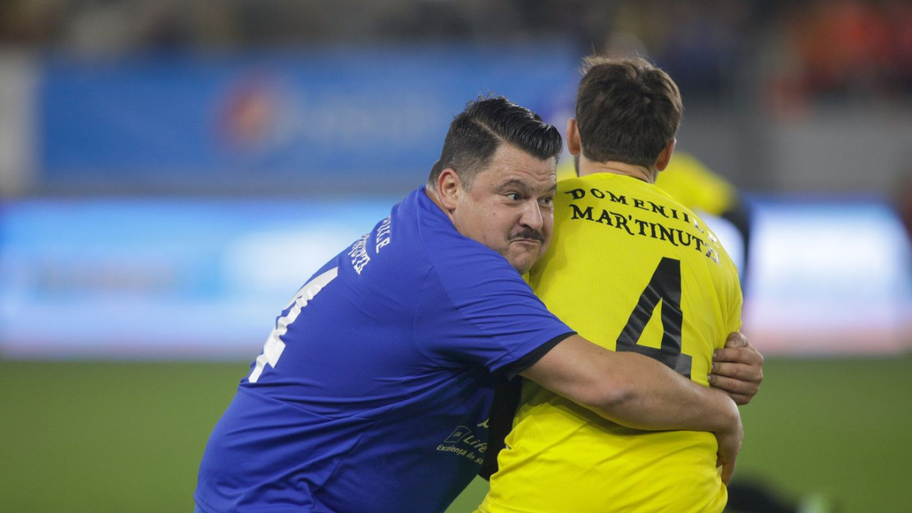 Mihai Bobonete show cu Sorin Cîrțu înainte de Universitatea Craiova-Dinamo. Fan înfocat al oltenilor actorul a trecut pe lângă o dramă când făcea parte din galerie