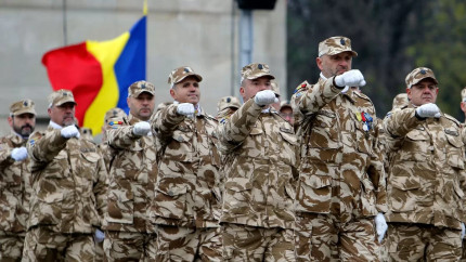 MApN introduce stagiul militar voluntar. Câți bani vor primi tinerii care se înrolează