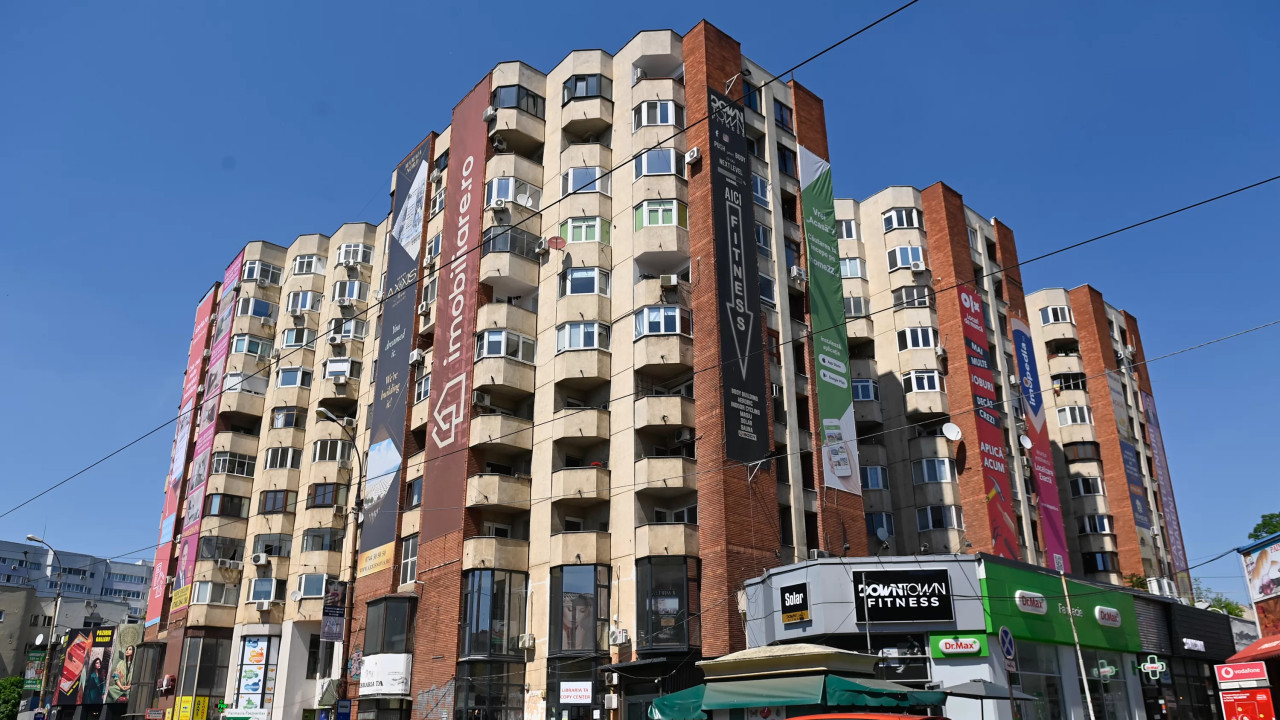 Primăria Capitalei dezbate eliminarea panourilor publicitare la jocurile de noroc