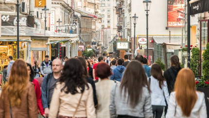La ce vârstă pleacă tinerii din România din casa părintească. Situația în celelalte țări din UE