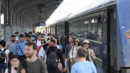 Studenții primesc 90 reducere la tren în anul universitar 2025-2026. Care este condiția