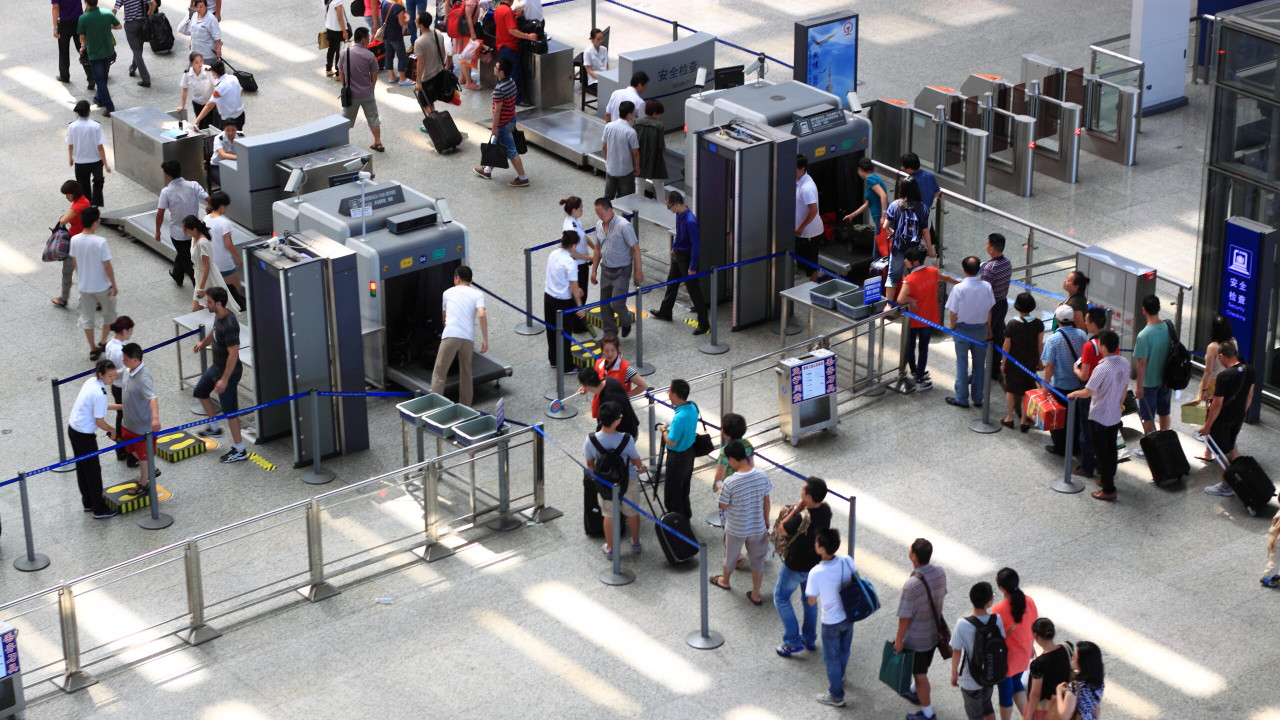 Noul Sistem digital de IntrareIeșire EES de la aeroport. Ce este și cui se aplică