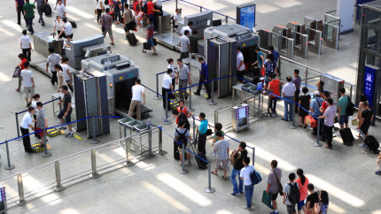 Noul Sistem digital de IntrareIeșire EES de la aeroport. Ce este și cui se aplică