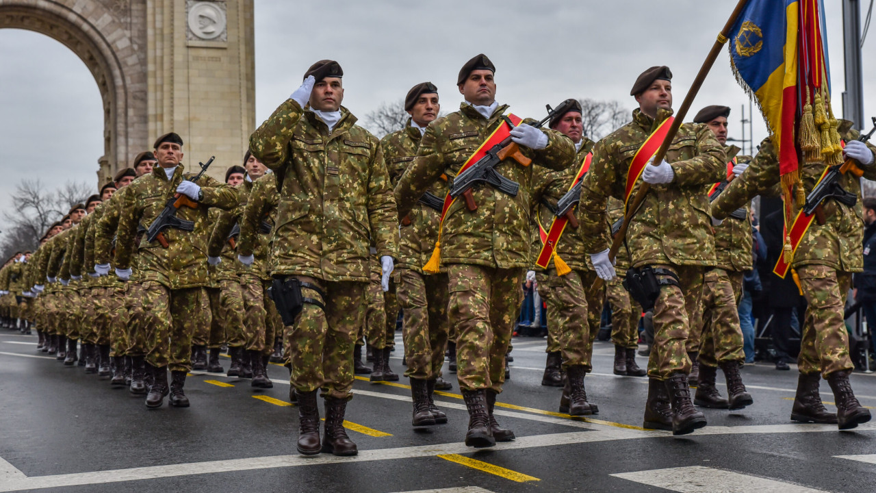 Serviciul militar voluntar ar putea începe de la începutul anului viitor. Ultimele precizări ale ministrului Apărării
