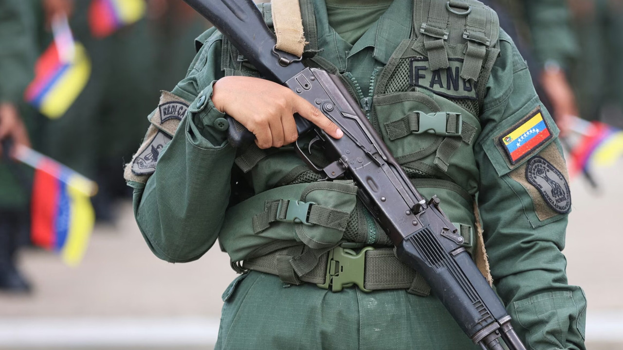 Armata din Venezuela anunță că a distrus două tabere ale narco-teroriştilor columbieni