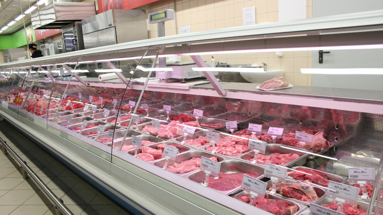 Alertă alimentară. DSVSA Buzău a retras carne de porc posibil infectată cu pestă porcină africană și ouă contaminate din magazine