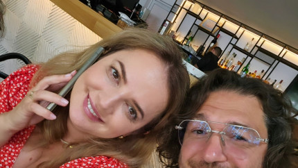 O asistentă medicală i-a făcut avansuri lui Chef Florin Dumitrescu dar bucătarul nu a căzut în plasă. Cine este și cum arată Cristina soția juratului de la MasterChef căreia îi este fidel până în pânzele albe