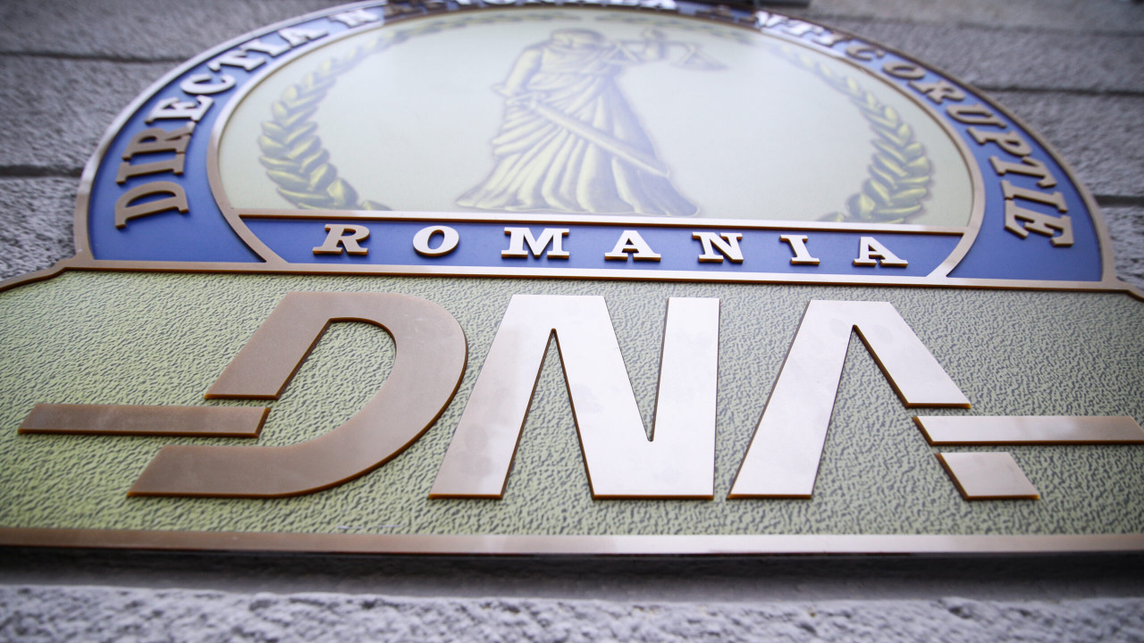 Evaziune fiscală de peste 30 de milioane de lei la transportul alternativ. Patru administratori au fost reținuți de DNA