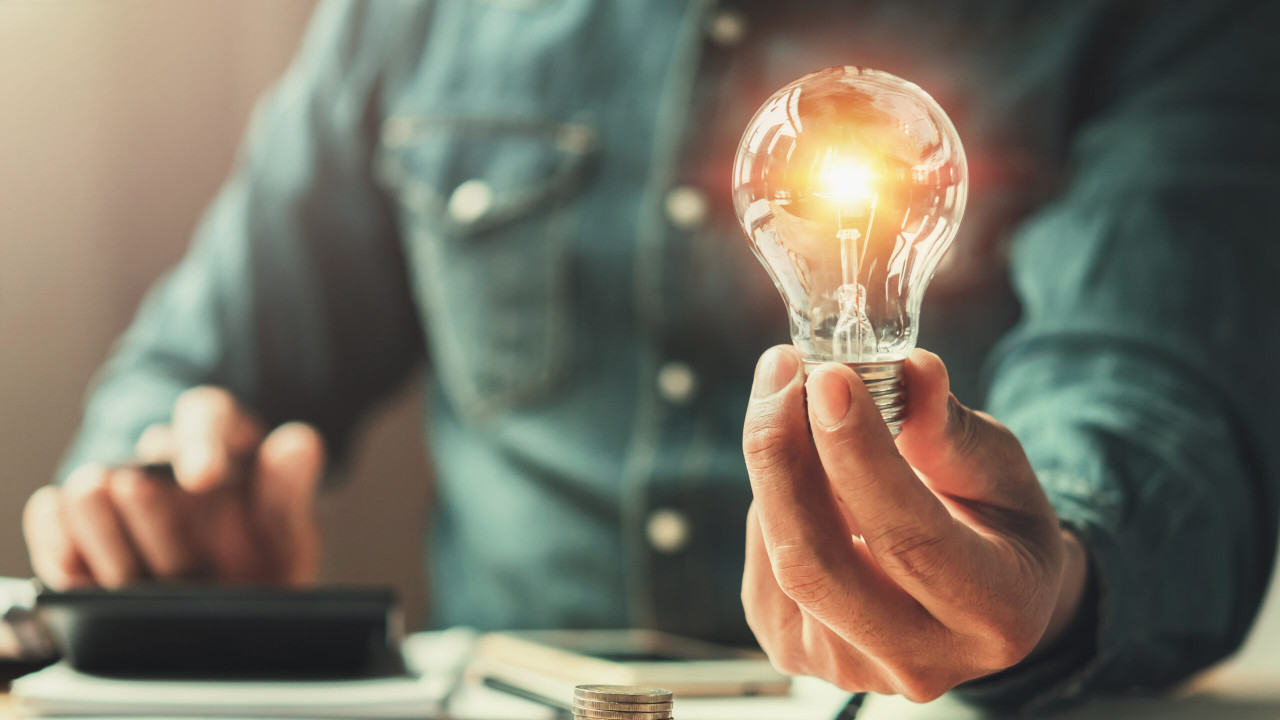Cum poți schimba furnizorul de energie electrică în 24 de ore. Ghid complet actualizat