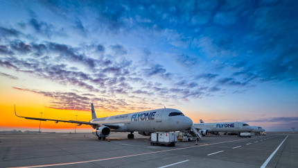 Compania FLYONE Airlines se extinde în România și lansează rute noi din București inclusiv spre Barcelona Londra sau Nisa în vara lui 2026
