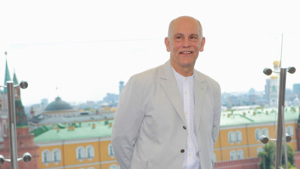 Cât de bogat este actorul și producătorul de film John Malkovich care în urma unui test AND a aflat că este aproape pe jumătate româm