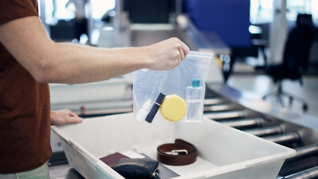 Noi restricții pentru bagajul de mână. SRI explică ce lichide poți lua în avion