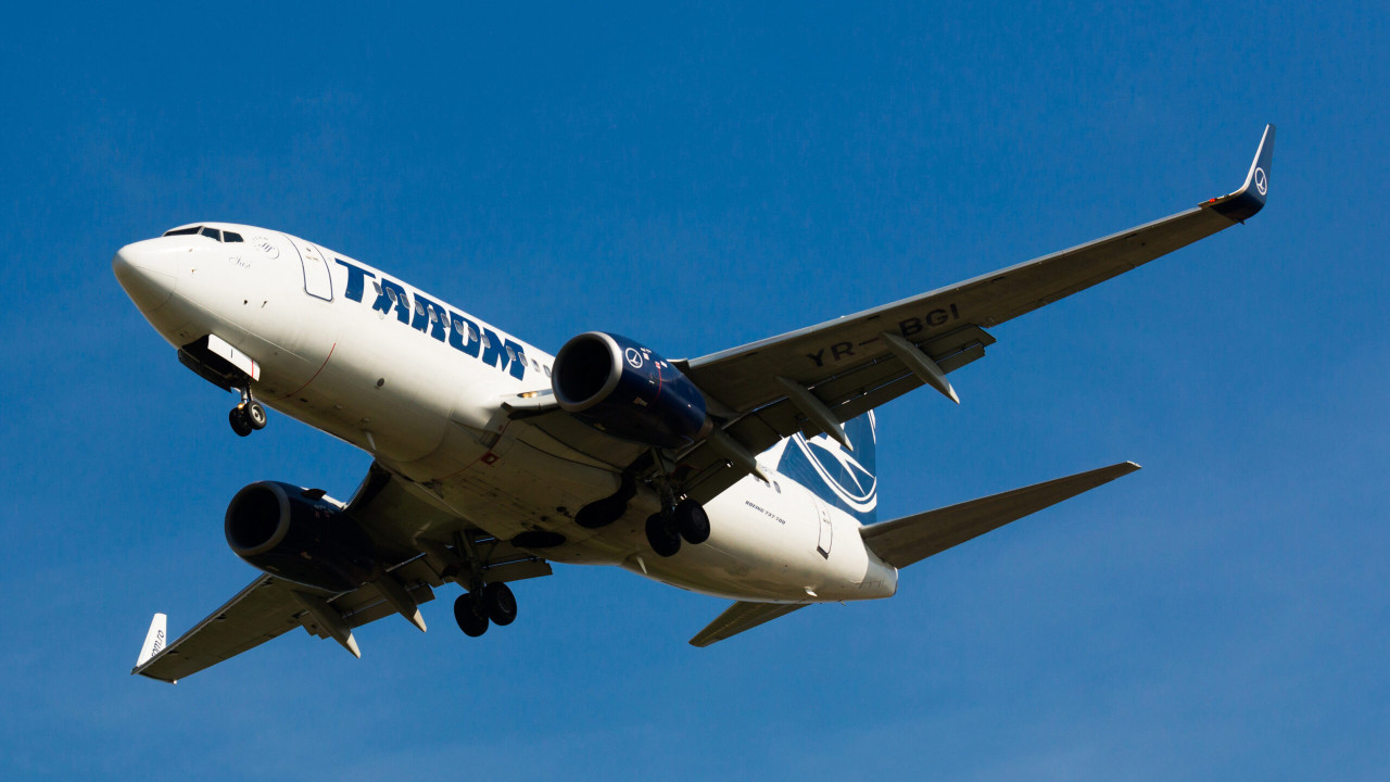 TAROM anunță reduceri la bilete interne. Când poți zbura mai ieftin