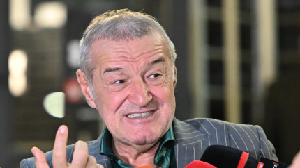 Gigi Becali pe masa de operație. Starea sa e urmărită atent