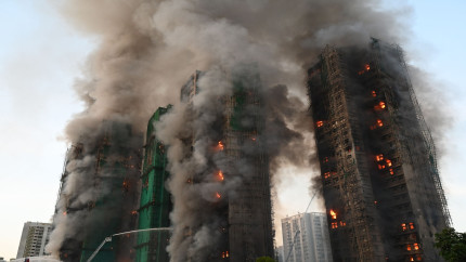 Tragedie fără precedent în Hong Kong 44 de morți și sute de dispăruți într-un incendiu uriaș