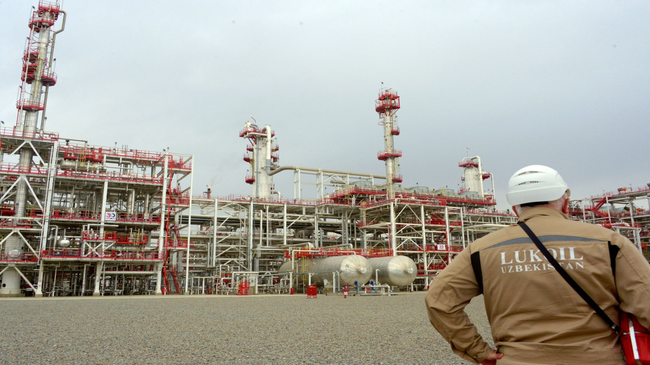 Statul român renunță la preluarea rafinăriei Lukoil. Ce se întâmplă mai departe