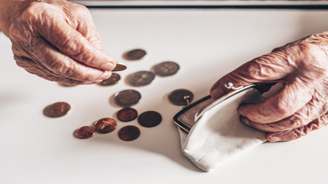 Vești bune pentru pensionari Tichetele CFR nefolosite s-ar putea transforma în bani sau vouchere
