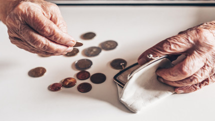Vești bune pentru pensionari Tichetele CFR nefolosite s-ar putea transforma în bani sau vouchere