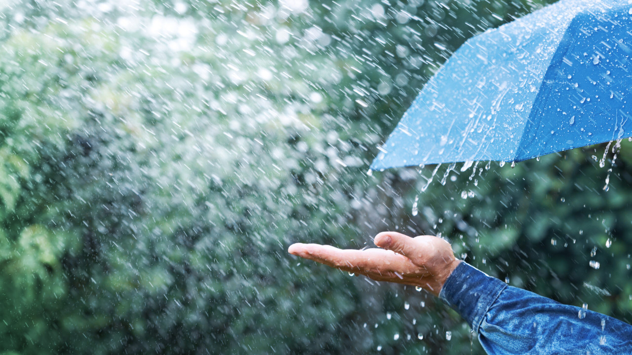 Vremea se răcește începând de marți. Ce au anunțat meteorologii