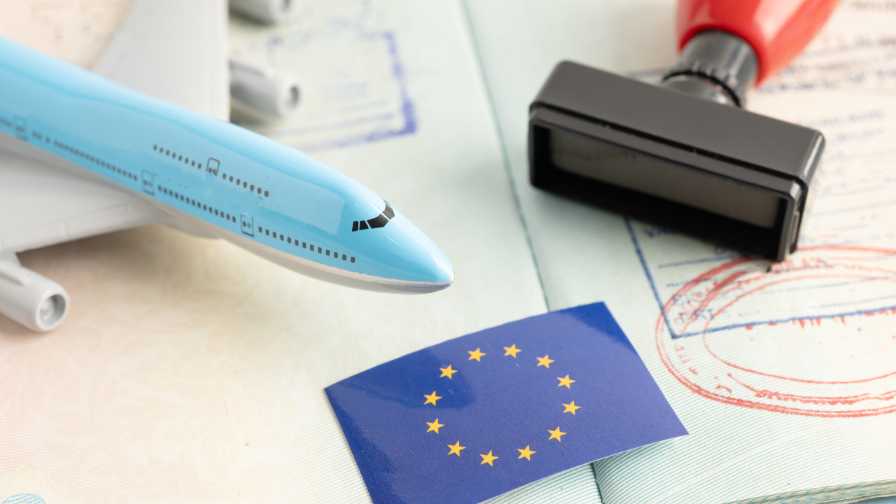 UE a impus noi restricții de călătorie pentru cetățenii ruși. Cum a răspuns Moscova