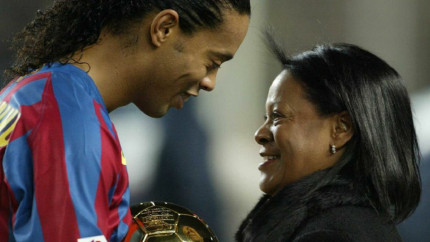 Ronaldinho a ajuns la Iași. Fanii l-au întâmpinat cu urale