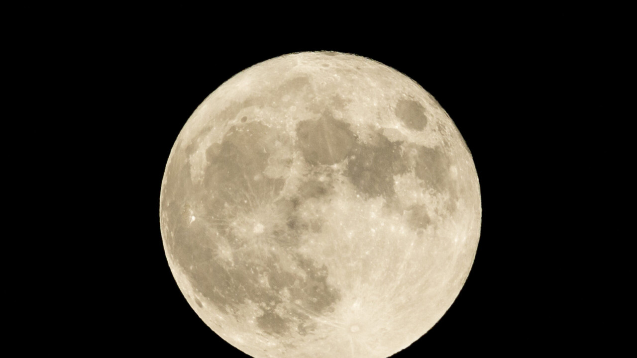 Cea mai mare lună plină din an. Când răsare în România Superluna Castorului și de ce se numește așa
