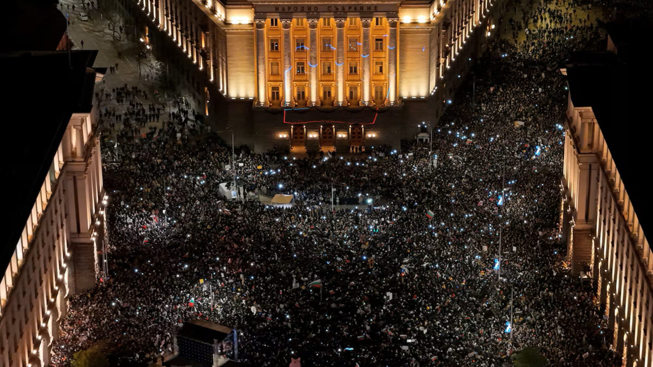 Proteste istorice în Bulgaria. Zeci de mii de oameni cer demisia Guvernului