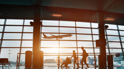 Europa schimbă regulile de călătorie controale mai dure taxe noi și restricții pentru turiști