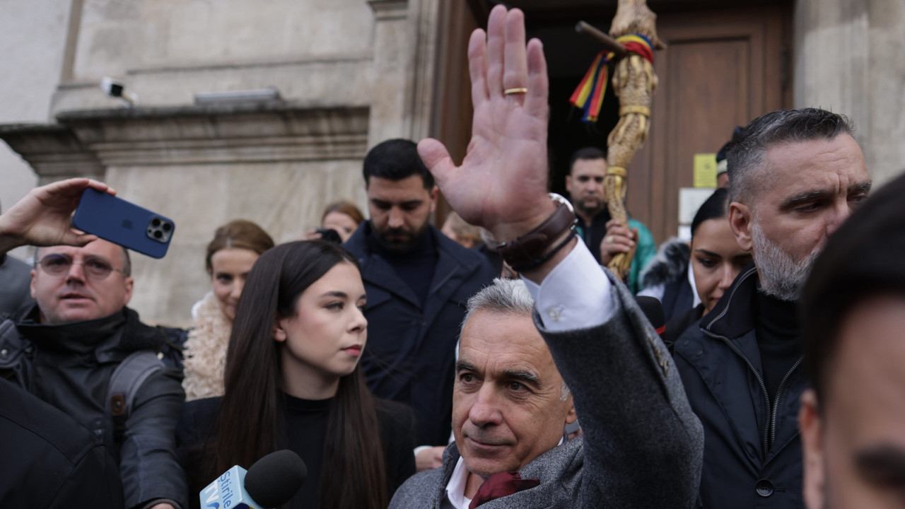 Cine este bărbatul care l-a acuzat pe Călin Georgescu că este trădător de țară la mitingul de la Alba Iulia