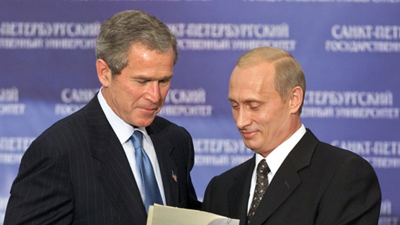 Documente declasificate Ce îi cerea Putin lui George W. Bush despre NATO încă din 2001