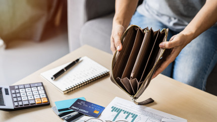 Economiștii atrag atenția Împrumuturile masive făcute de stat înseamnă că vom plăti taxe mai mari în viitor