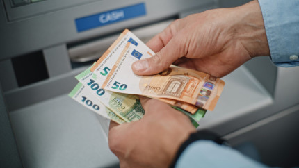 Amenzi de peste 100.000 de euro în Bulgaria pentru încălcarea legii privind adoptarea monedei euro